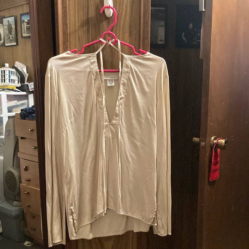 Banana Republic stretch silk blouse with double front ties. Cream color. Size M.